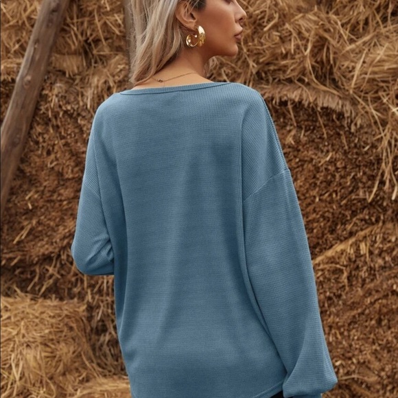 Button detail waffle long sleeve top fall - Picture 2 of 12